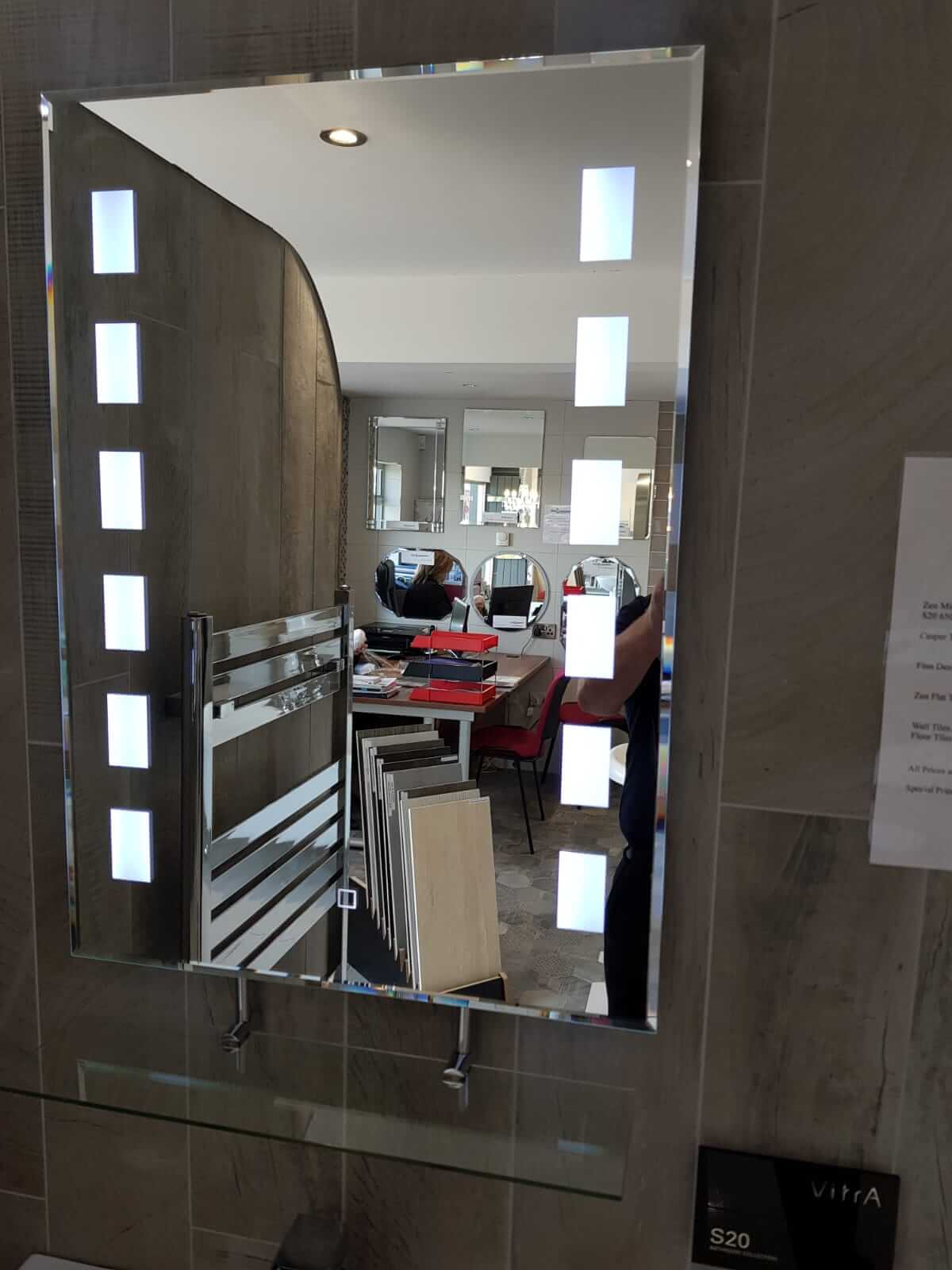 TH2 bathroom mirror MirrorZone
