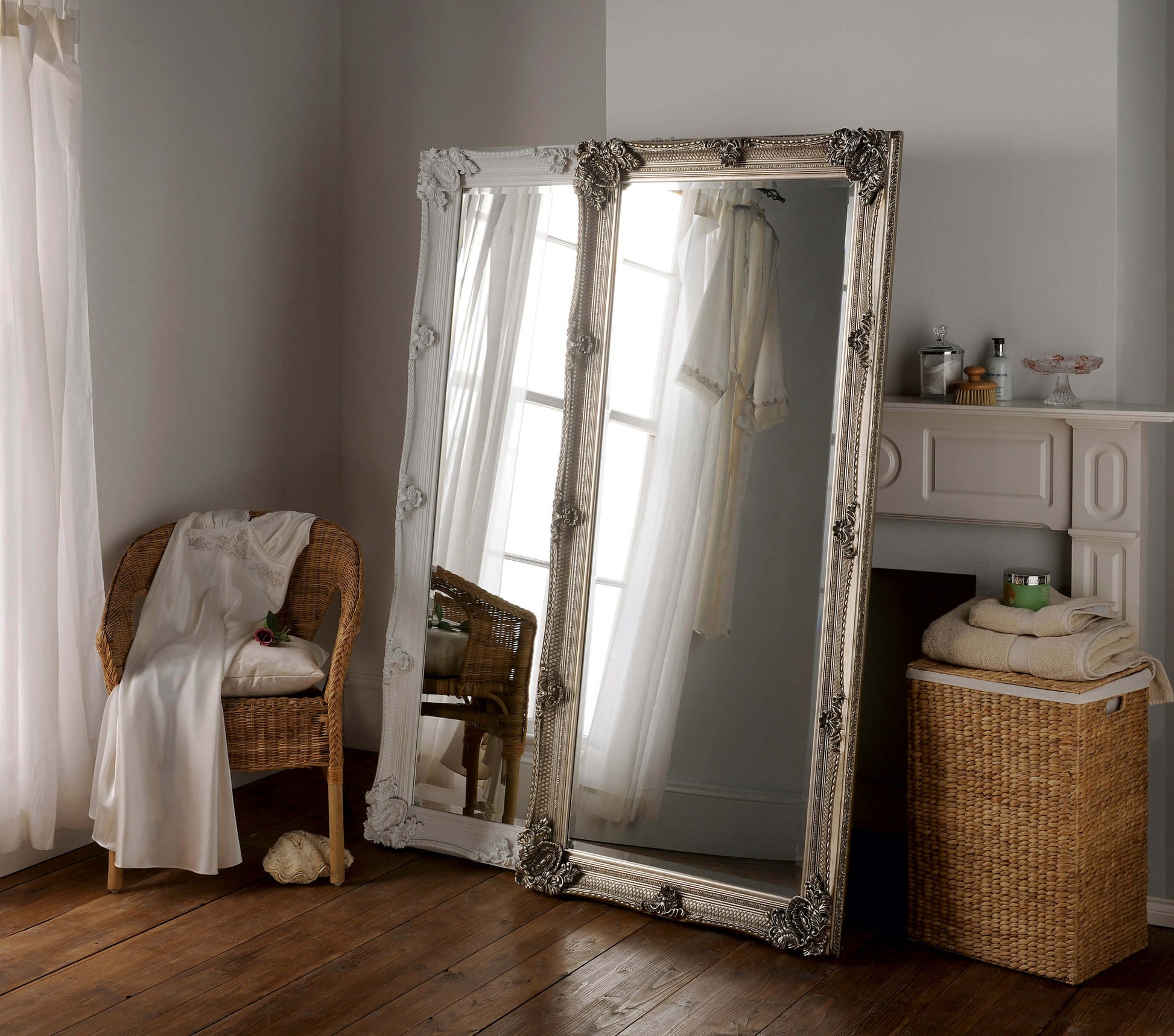 YG 138 white mirror MirrorZone
