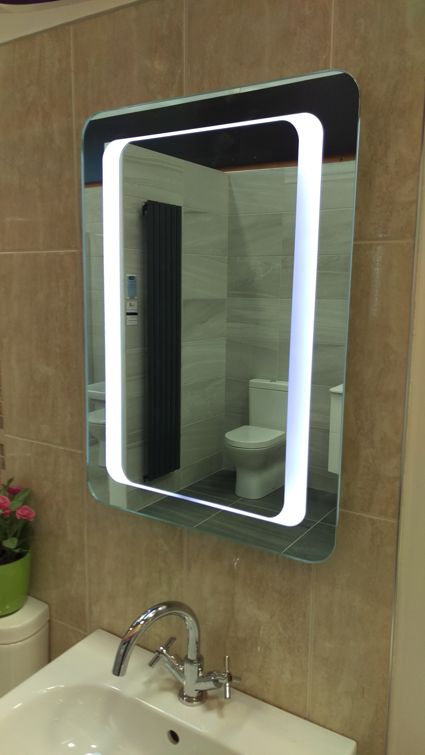 ID4 battery operated lighted bathroom mirror